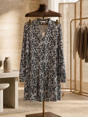 New Vanessa Zani-Made In Italy Long Sleeve V-Neck Dress.